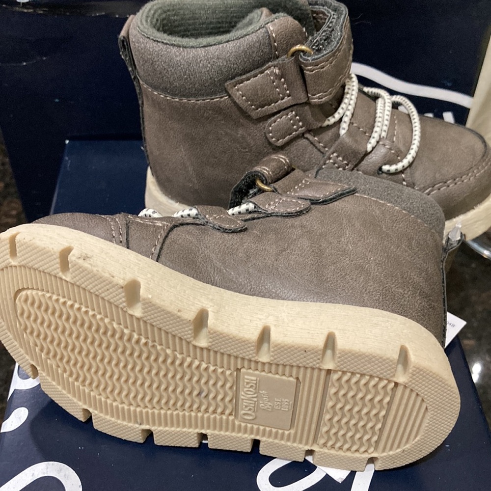 Oshkosh b gosh boots - Picture 3 of 4